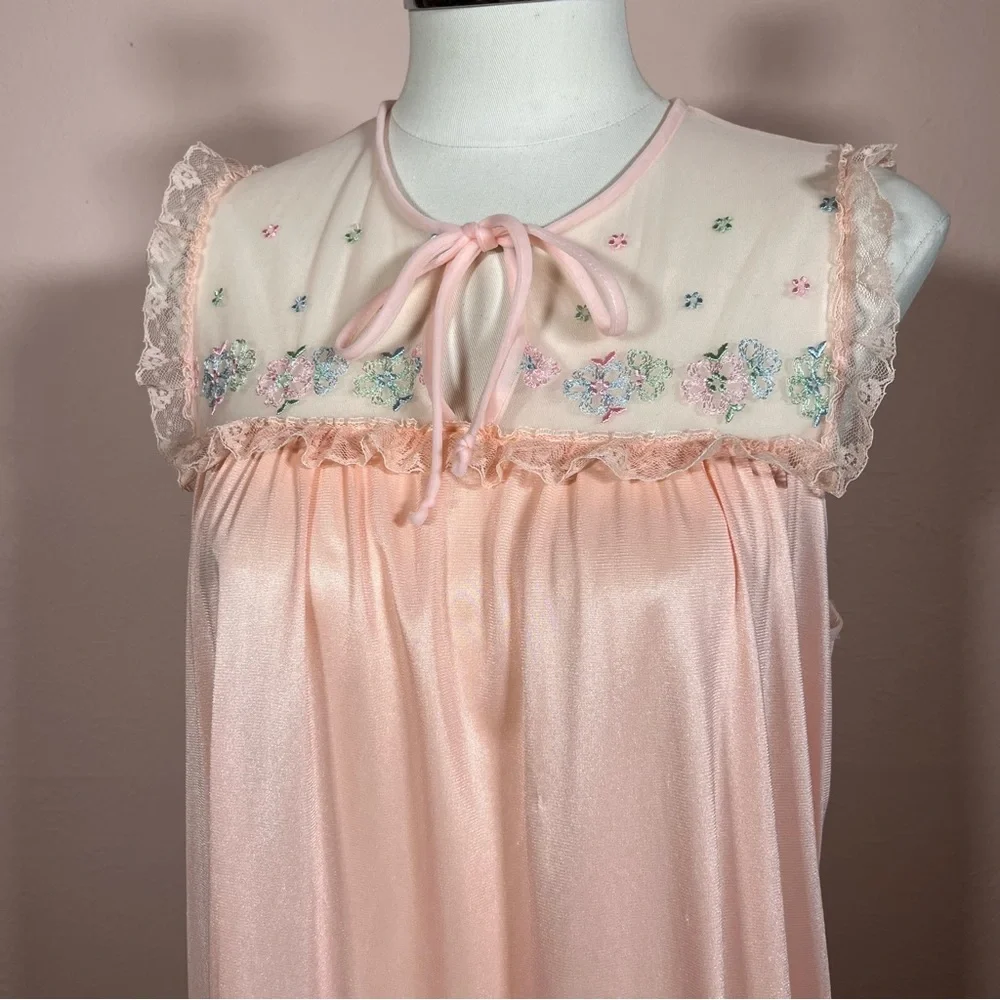 Vintage 50 60 Retro Cottagecore Floral Embroidery Peach Pastel Long Nightgown - Picture 7 of 16